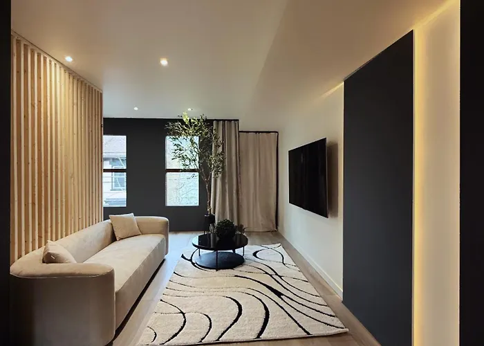 3 King Beds Free Parking Modern Luxe Escape Apartment *