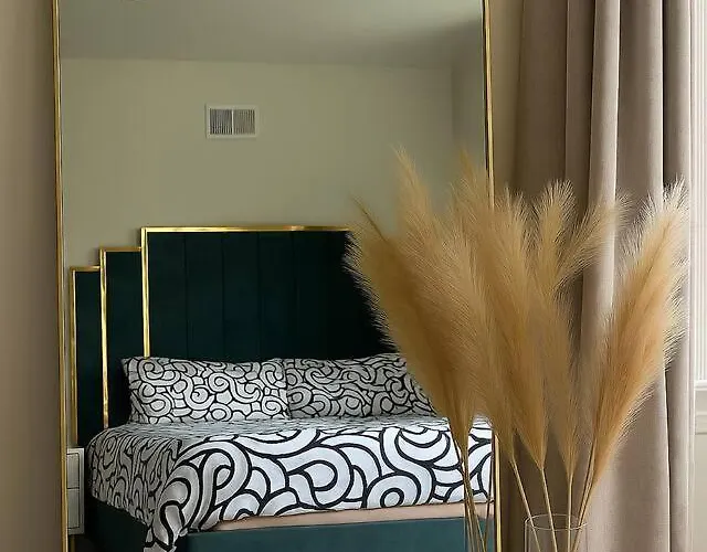 3 King Beds Free Parking Modern Luxe Escape Apartment