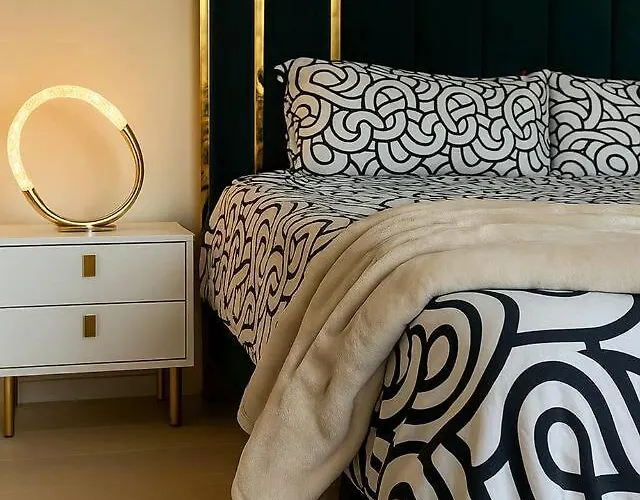 3 King Beds Free Parking Modern Luxe Escape Apartment *