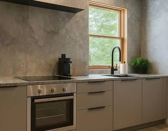 Apartment 3 King Beds Free Parking Modern Luxe Escape *