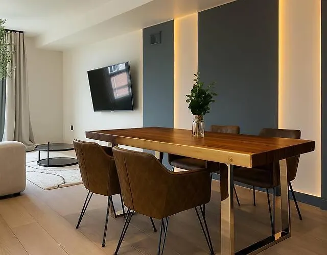 Apartment 3 King Beds Free Parking Modern Luxe Escape